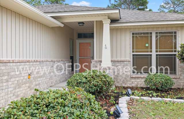 4 BED / 2 BATH CENTRALLY LOCATED IN NAVARRE photos photos