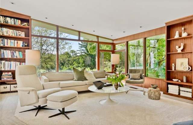 21 Pond Hill Road Gallery 4