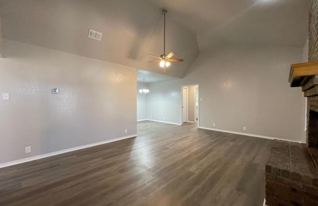 AVAILABLE NOW 2 BEDROOM 2 BATH TOWNHOME IN CLEBURNE Gallery 3