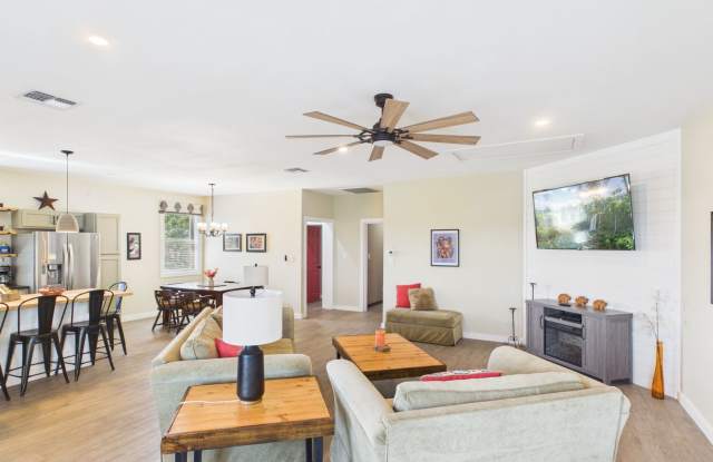 2-Bedroom Home with Modern Kitchen & Private Patio Gallery 4