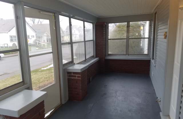 1542 Hoefgen St Gallery 4