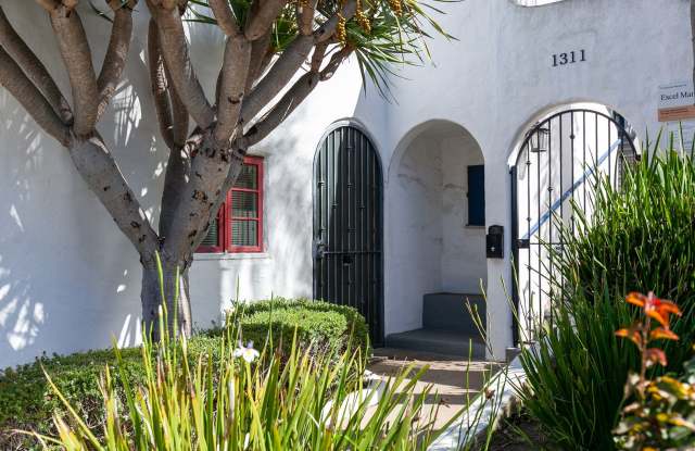 Charming comfy Studio in La Jolla Village! Gallery 3