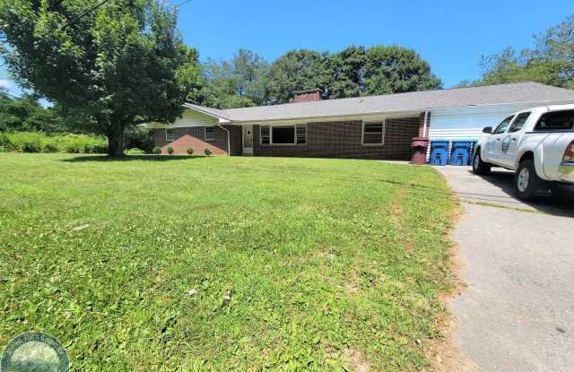 Spacious House Located off the 105 Bypass - 1397 North Carolina Highway 105 Bypass, Watauga County, NC 28607