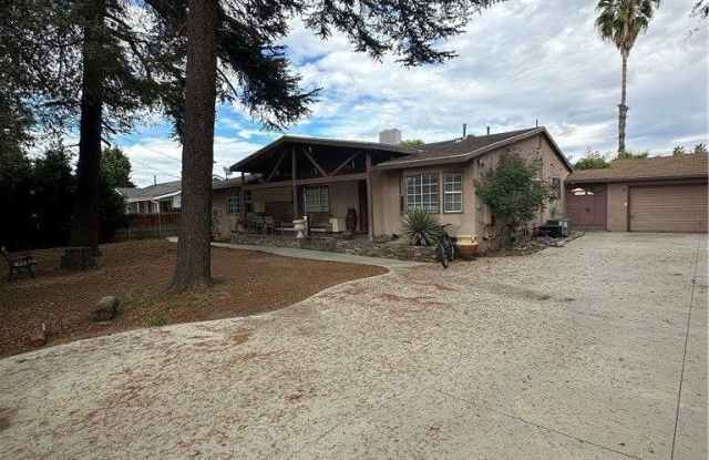 7420 Hesperia Gallery 1