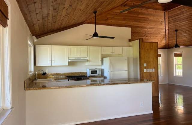 3 Bedroom / 3 Bath Home with Ocean Views and World Class Surfing on Ali'i Dr Gallery 3