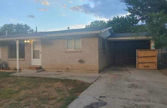 Quaint West Jordan Duplex w covered carport! Gallery 3