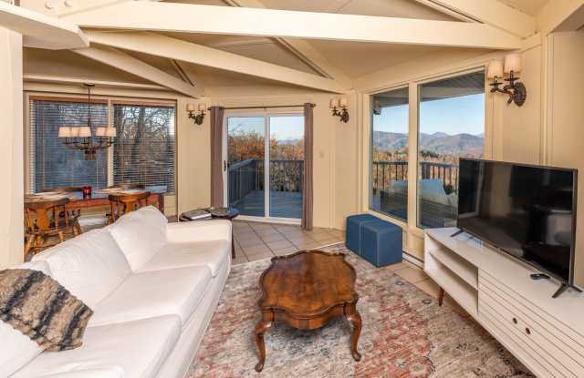 Two Bedroom with Breathtaking Views Overlooking Blue Ridge Mountains Gallery 4