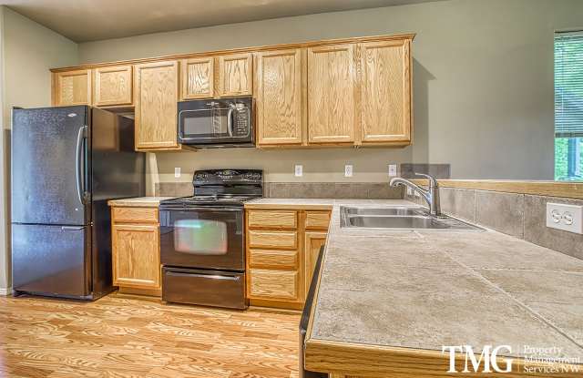 Wonderful 4 bed 2.5 Bath Townhome in Hillsboro photos photos