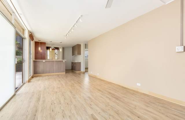 2 bedroom, 1 bathroom w/parking in town! - 1323 Makiki Street, Honolulu, HI 96814
