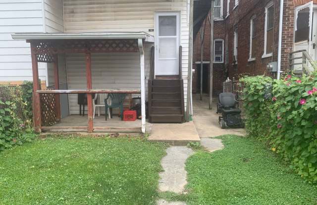 1st Floor Efficiency, Yard, Private Entrance -York City photos photos