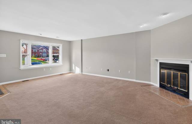 562 SUSAN DR Gallery 4
