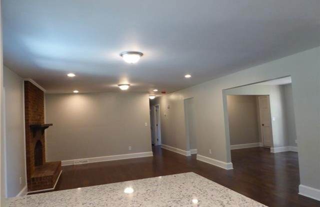 6338 Farmlake Drive Gallery 4