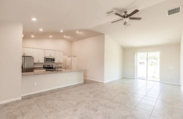 4243 NE 17th Ave Cape Coral, Fl Gallery 3