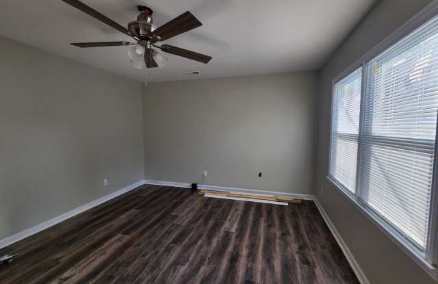 3 Bedroom Brick Home in Trinity Park Gallery 3