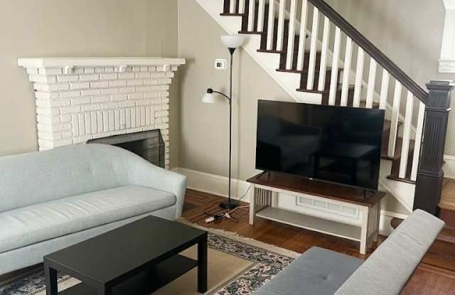 1605 Longwood Drive Gallery 3