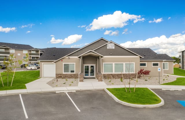 Crown Pointe Apartments Gallery 4
