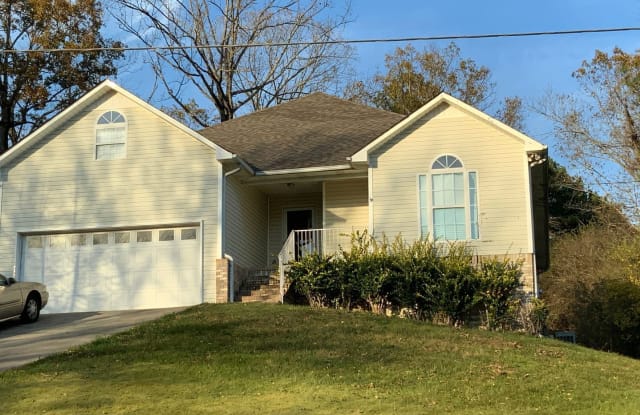 115 Cooper Avenue - 115 Cooper Avenue, Trussville, AL 35173