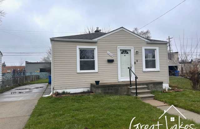 Charming 3 Bedroom 1 Bathroom now available for rent - 14045 Hobart Avenue, Warren, MI 48089