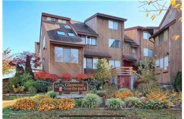 98 Glenwood Avenue - 98 Glenwood Avenue, Bridgeport, CT 06610