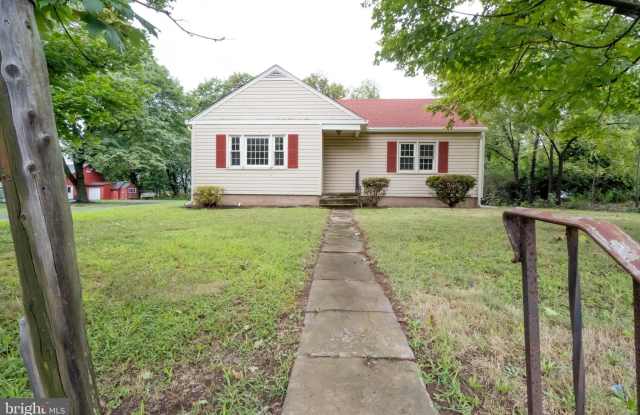 912 HILLTOWN PIKE photos photos