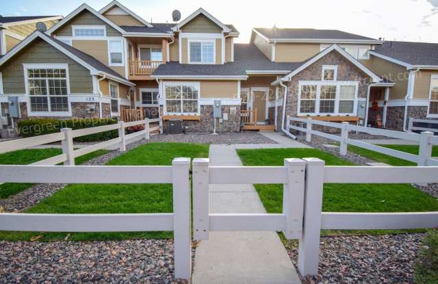 2 Bedroom, 2.5 bath Townhouse in Pelican Bay, Windsor! - 127 Bayside Circle, Windsor, CO 80550