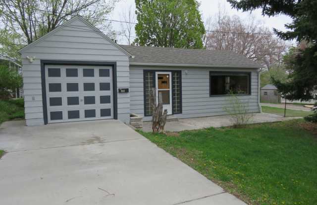 Studio House with 1 Car Garage Near Colleges photos photos Studio House with 1 Car Garage Near Colleges photos photos