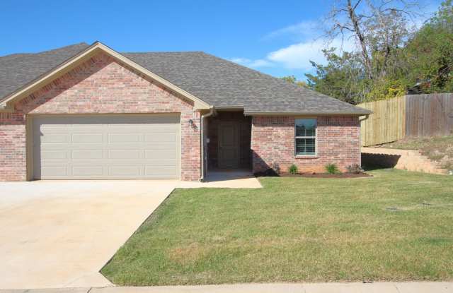 Beautiful 3 Bedroom 2 Bathroom Townhouse in South Tyler! photos photos
