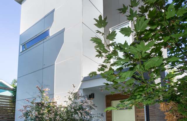 328 NW 41st St Unit B - 1 - 328 Northwest 41st Street, Seattle, WA 98107