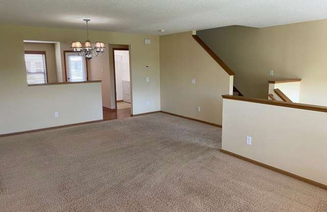 5137 Fairpoint Dr N Gallery 3