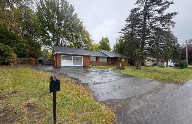 Spacious 3BR Liverpool Ranch | 3-Season Room & Full Basement Gallery 1