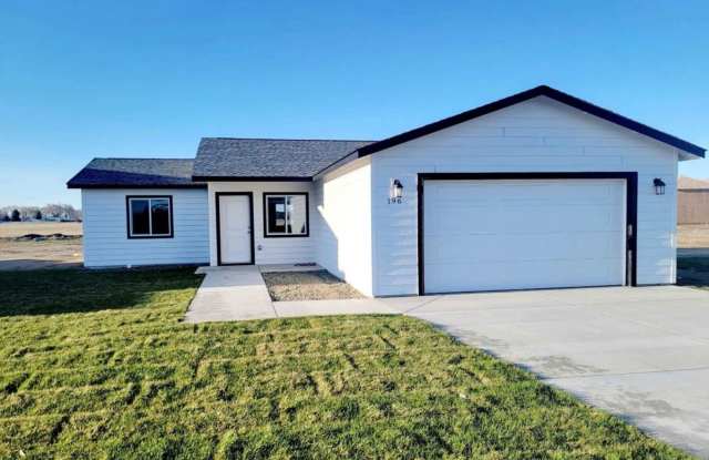 Nearly New 3 bed 2 bath 2 car garage photos photos