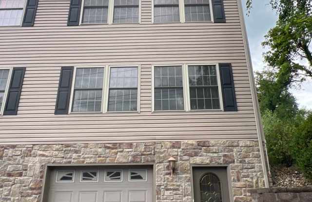 2 Bedroom, 2.5 Bath Townhome Near Med Center - Available 8/5! photos photos