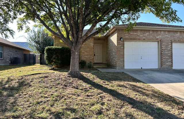 2/2/1 Duplex / No Carpet / Washer, Dryer Connections / Patio / Fenced in Yard / CISD - 3029 Pine Valley Drive, New Braunfels, TX 78130