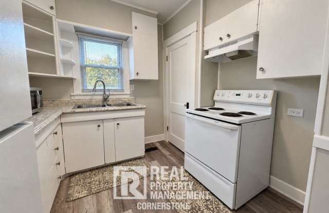 Cozy 2-Bedroom Near WMU & Downtown Kalamazoo! Gallery 4