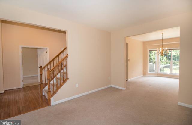 8916 TELFORD COURT Gallery 4