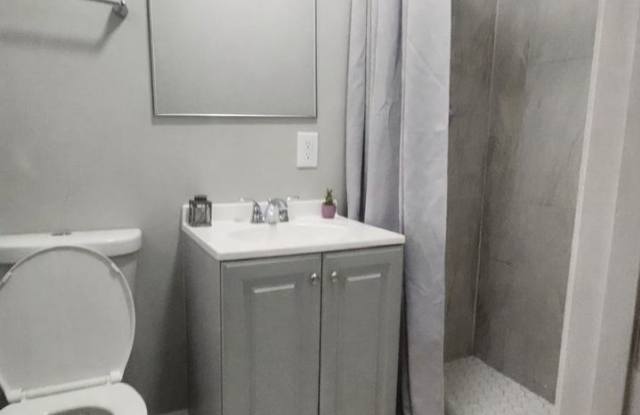 Beautiful 4 Bed 2 Bath Ranch House Gallery 3