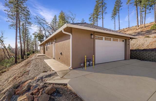 Beautiful 3 bedroom, 2 bath home in Paradise! Open Floor Plan with Attached Garage! photos photos