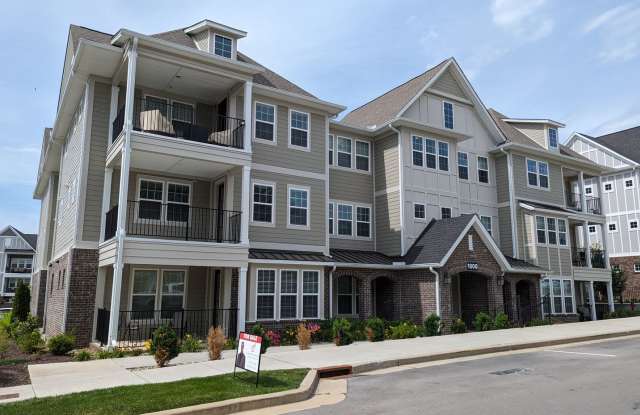 AVAILABLE NOW! 2-Bed/2-Bath Condo in Franklin Gallery 1