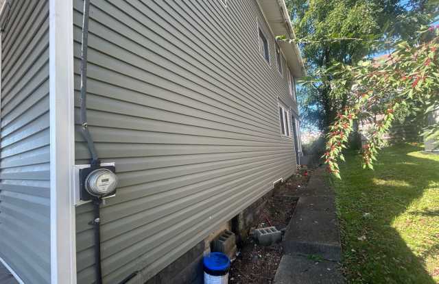 5 Bedroom Large House - Downtown- Available May 19, 2027 Gallery 3