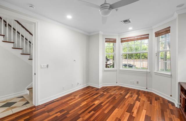 310 Tuxedo Lane Gallery 3