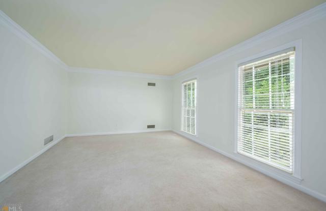 5636 Roberts Drive Gallery 4