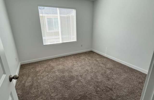 4 Bedroom 3 Bath FOR RENT FINISHED BASEMENT photos photos