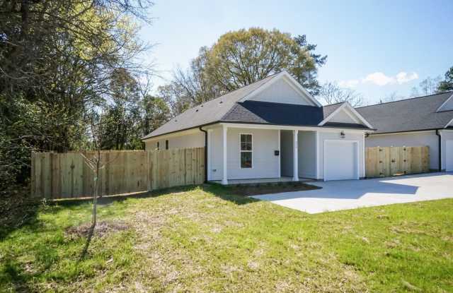 Three Bedroom Home! Gallery 4