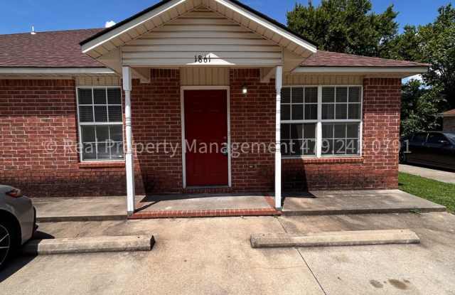 Move In Ready!! Cozy 3 Bed 2 Bath Duplex! photos photos