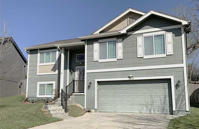 SW Home with great floorplan and private backyard one block from the Lake photos photos