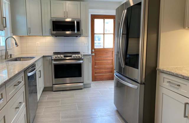 510 BLUE RIDGE AVE NE - 510 Blue Ridge Avenue Northeast, Leesburg, VA 20176