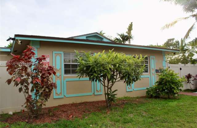 300 SW 8th St photos photos