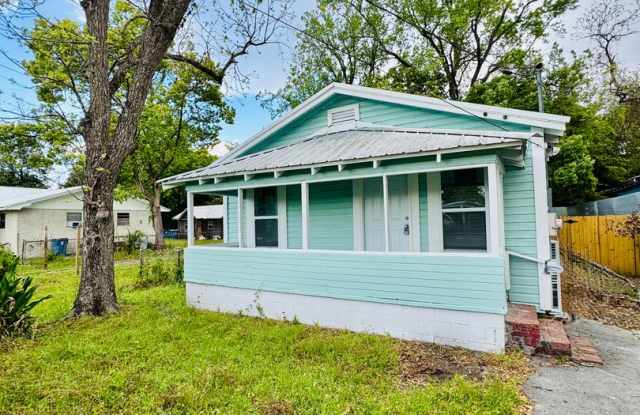 SPRING MOVE-IN SPECIAL AND RATE DROP ALERT (was $1550/month)!** photos photos