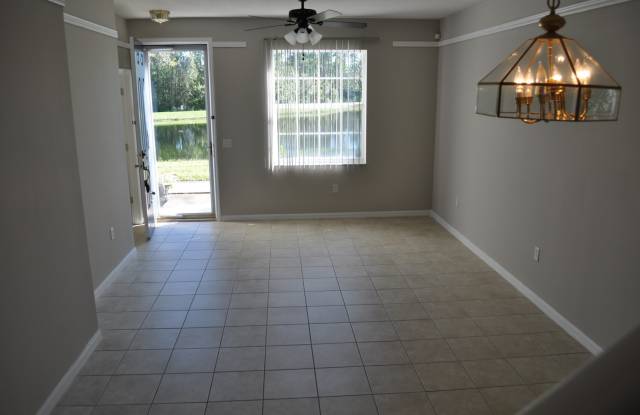 Beautiful Avalon Park Townhome – Water Views, First-Floor Primary Suite & Loft! Gallery 3