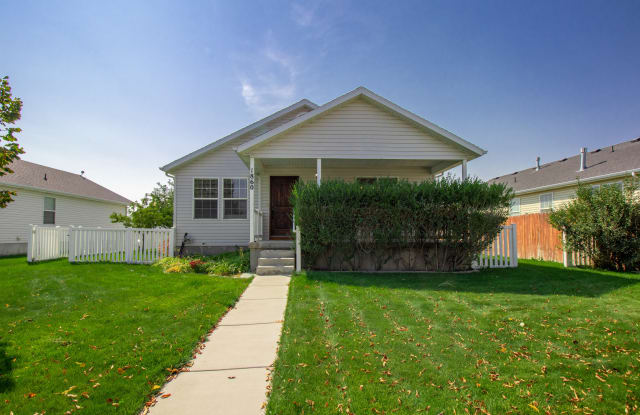 1860 E Juniper Dr - 1860 East Juniper Drive, Eagle Mountain, UT 84005
